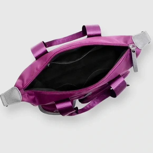 Sweet heaven! It a large, fashionable NYLON bag with lots of compartments! - Picture 5 of 6